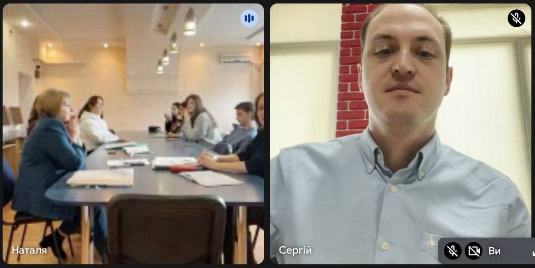 Під час захисту практики_ студенти, сикладачі та головний редактор відділу новин телеканалів _Тернопіль1_ та _ІНТБ_ Сергій Балуцький